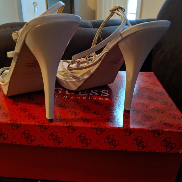 Guess by Marciano - Picture 3 of 6